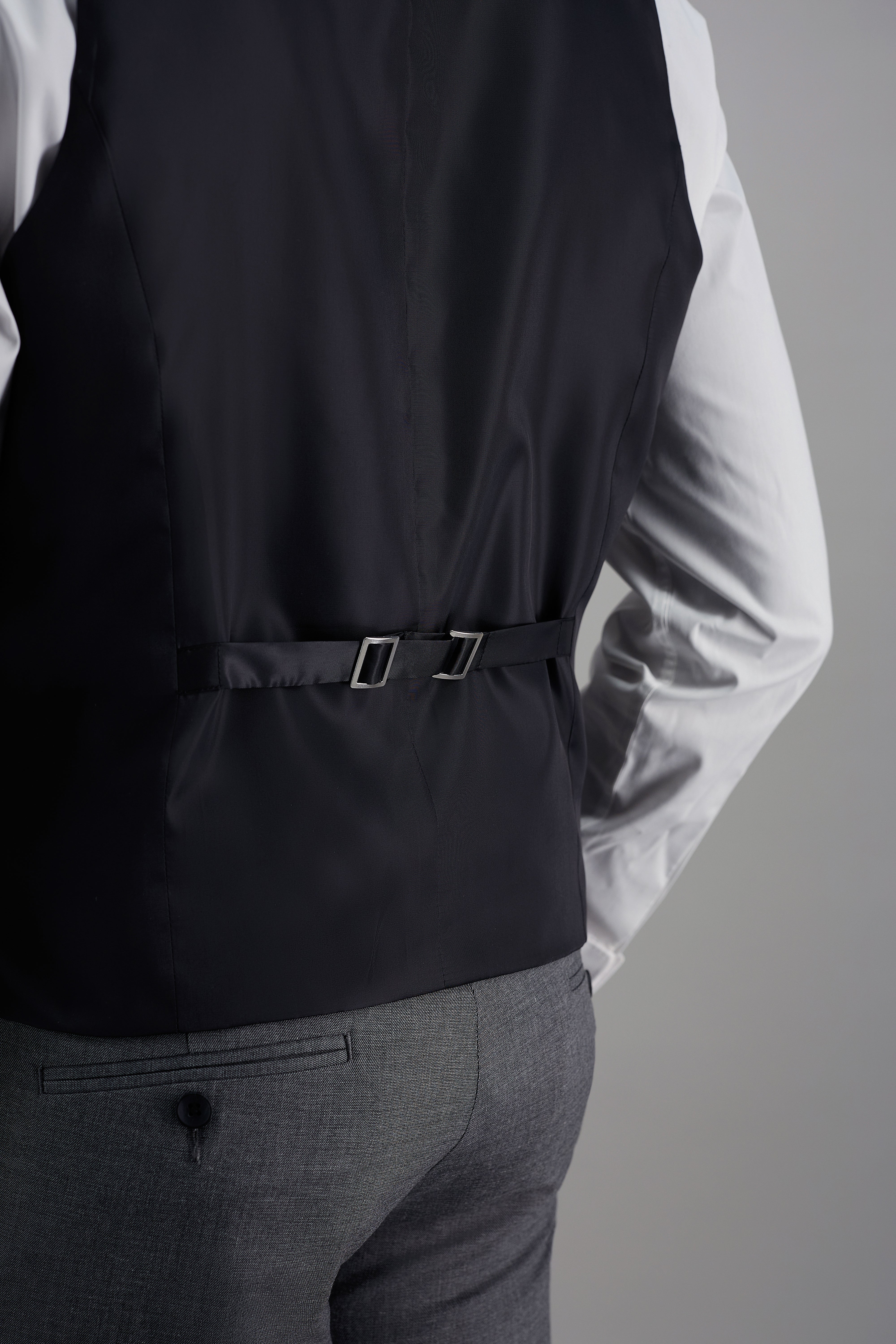 #color_med grey